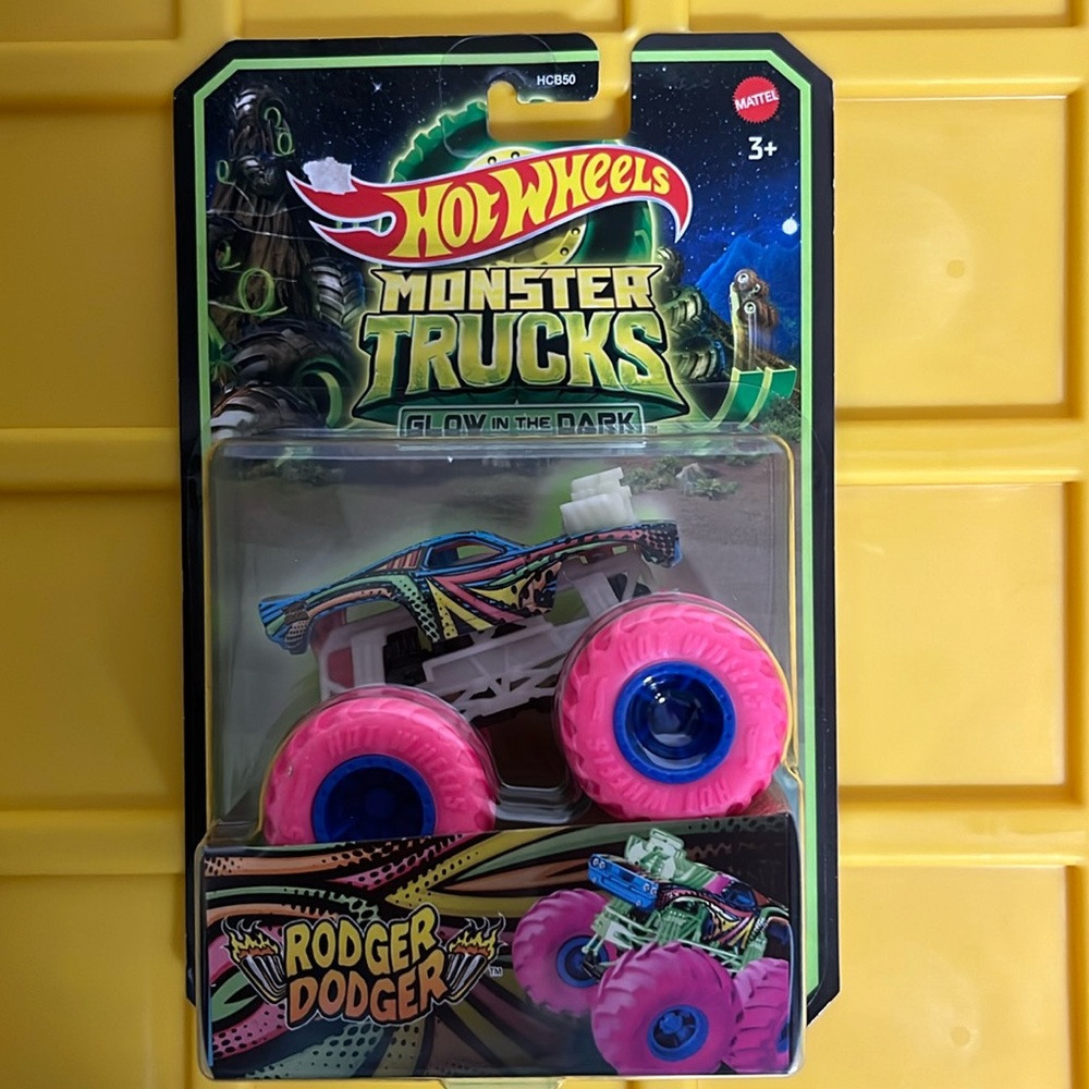 New Hot Wheels Monster Trucks Glow In The Dark Rodger Dodger 1:64